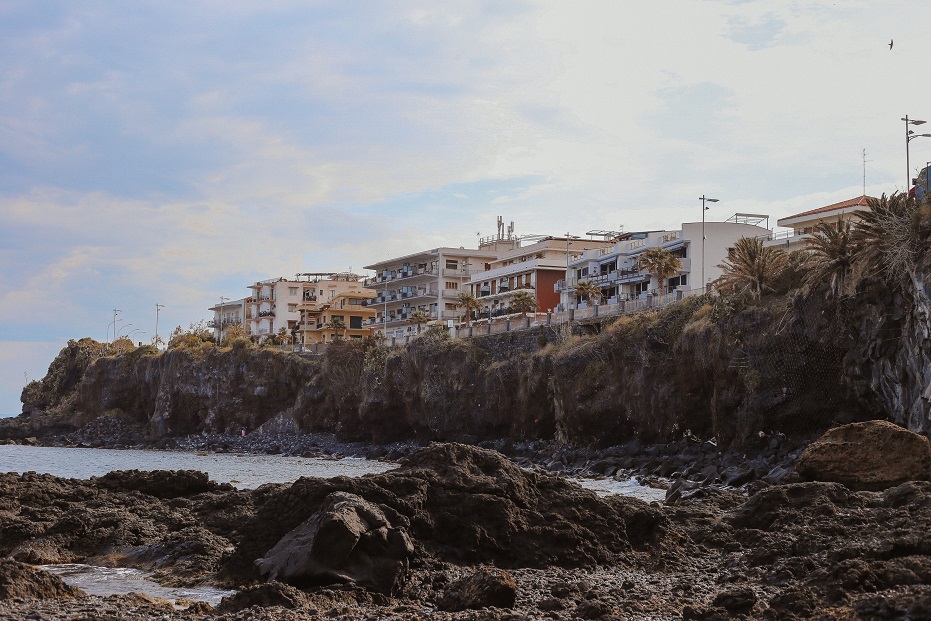 Aci Castello coast