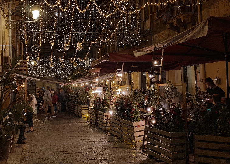 Al Vicolo restaurant - one of the most famous places on Catania by its pizza