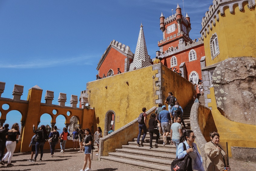 queue for the Pena Palace entrance