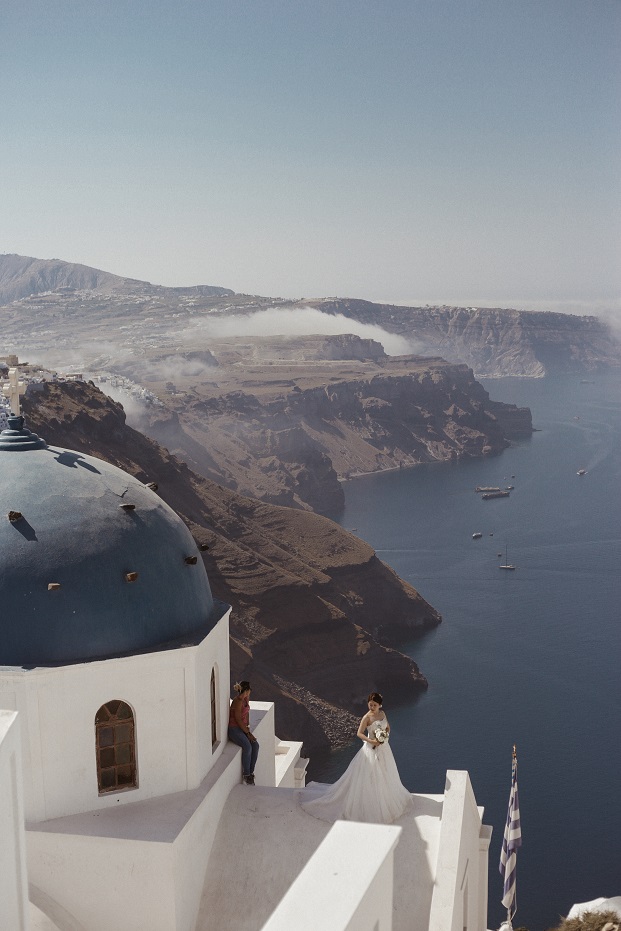 Typical marriage photo session with a breathtaking view